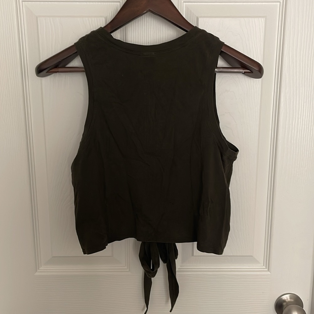 Lululemon crop top - Picture 3 of 4